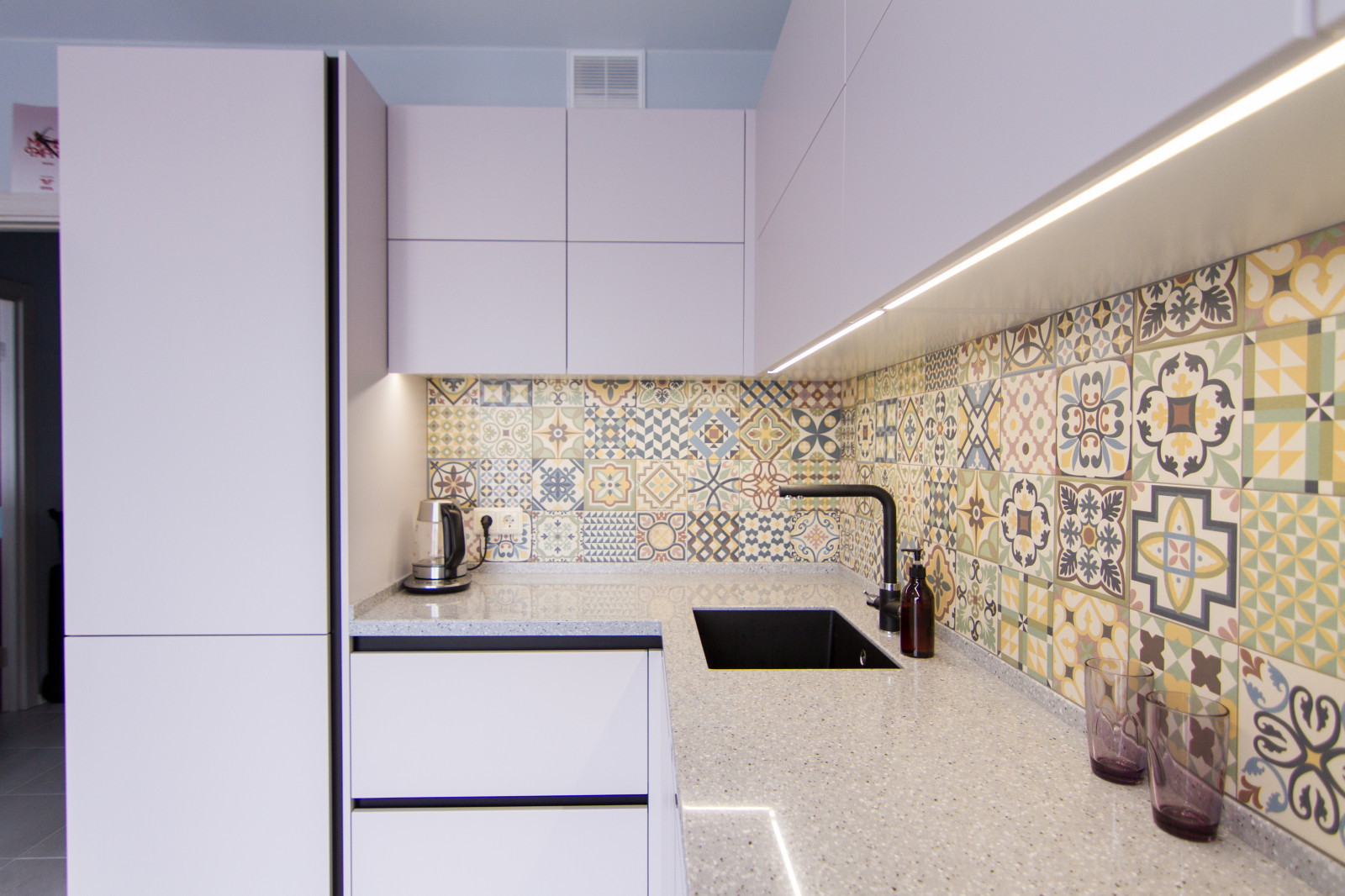 Лавадовая кухня в современном стиле