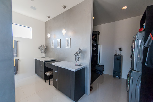 Tuscan Hills modern-badezimmer