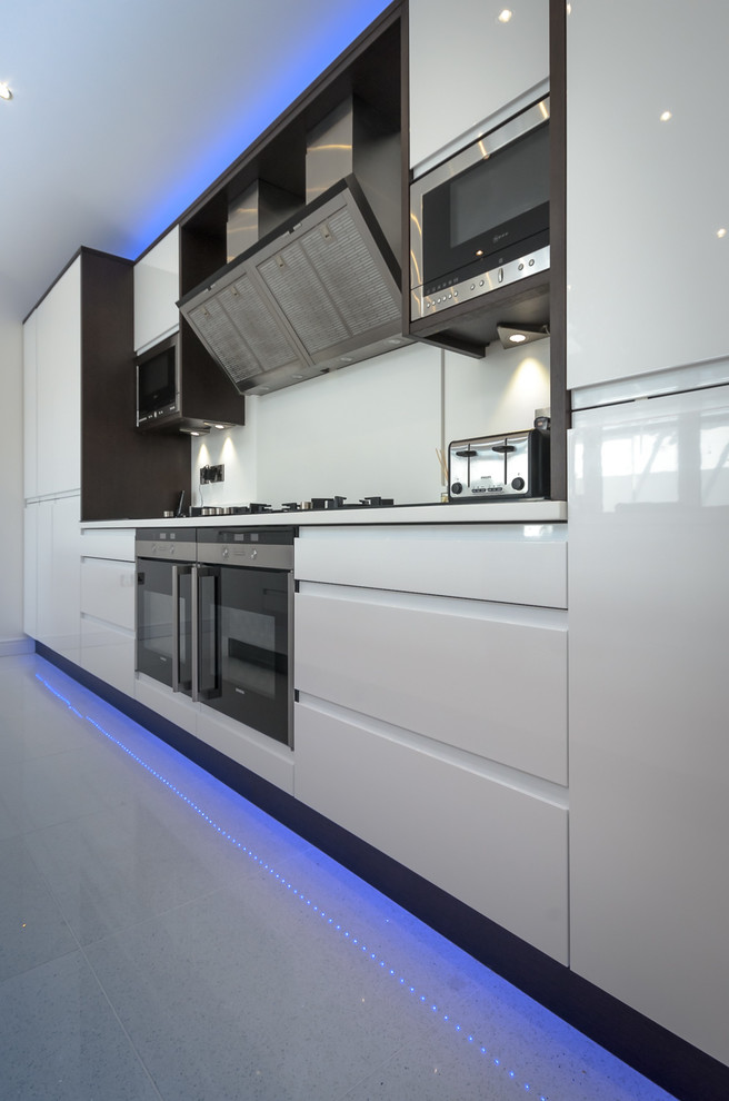 Inspiration for a large contemporary kitchen.