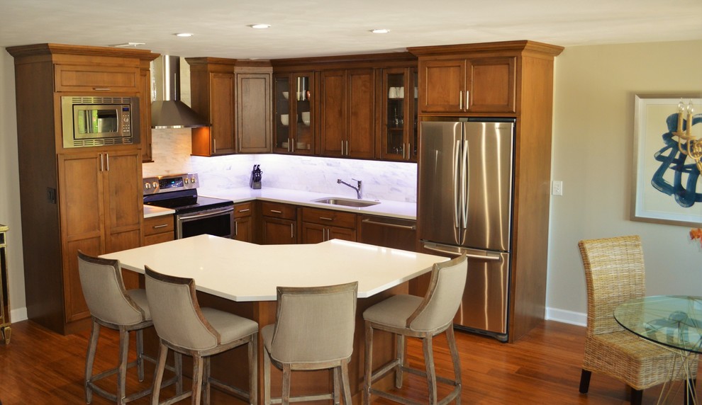 Example of a transitional home design design in Chicago