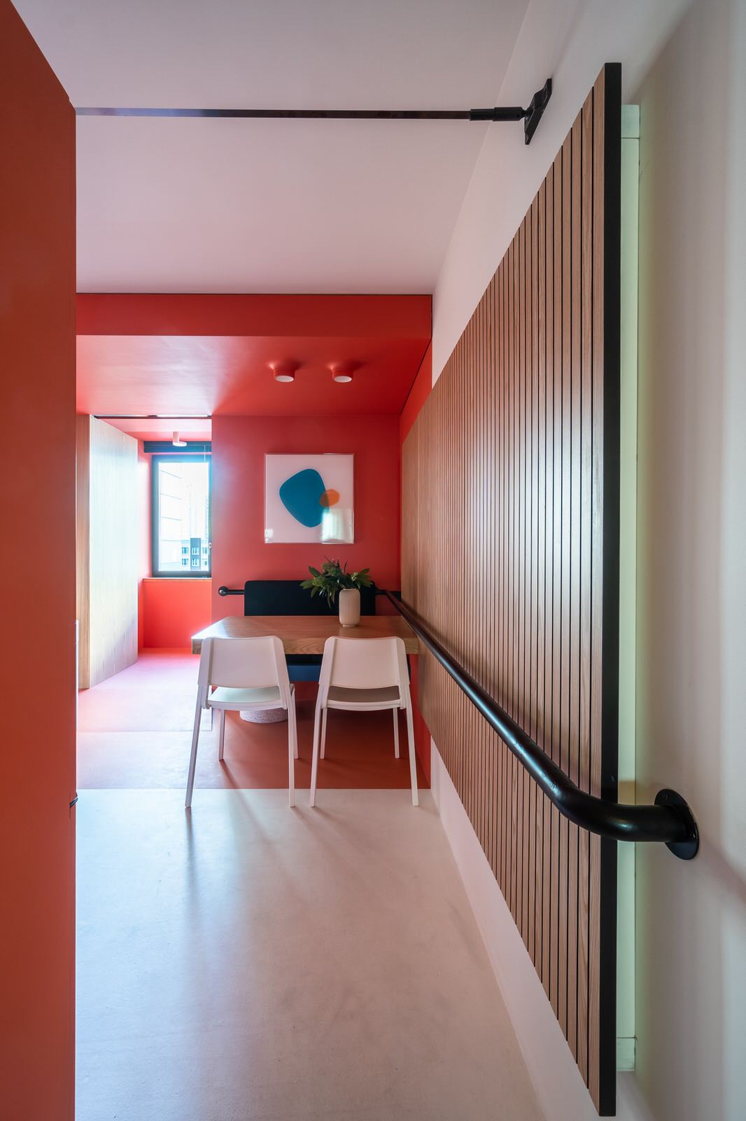 Кухня в коралловом ожерелье