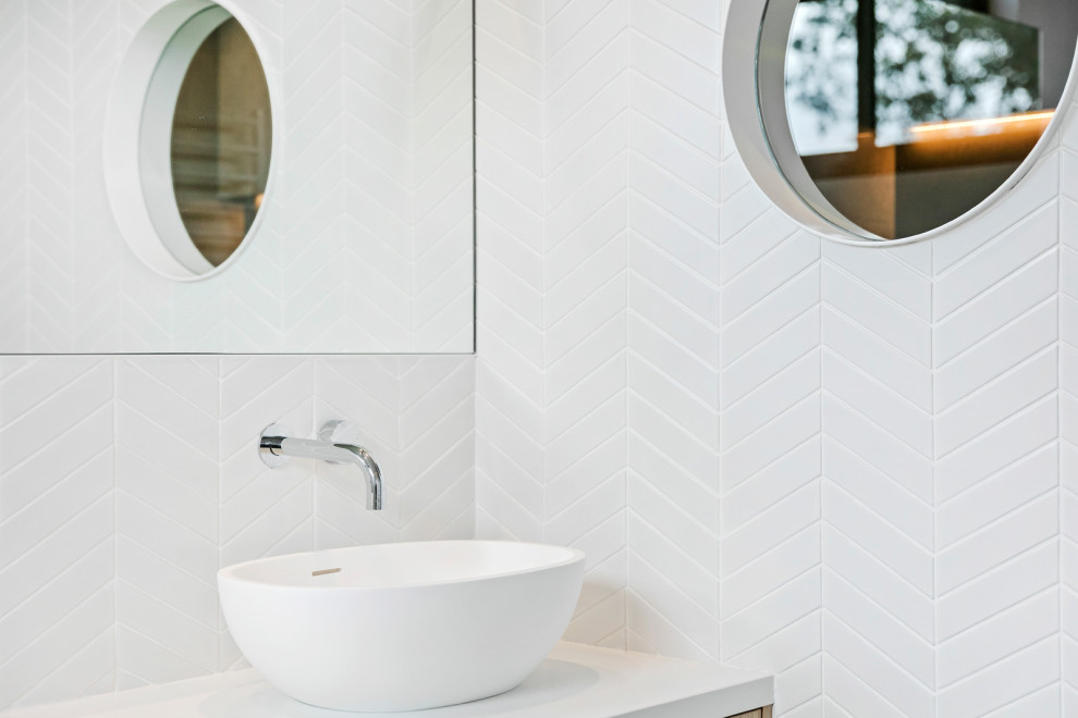 Contemporary bathroom in Melbourne.