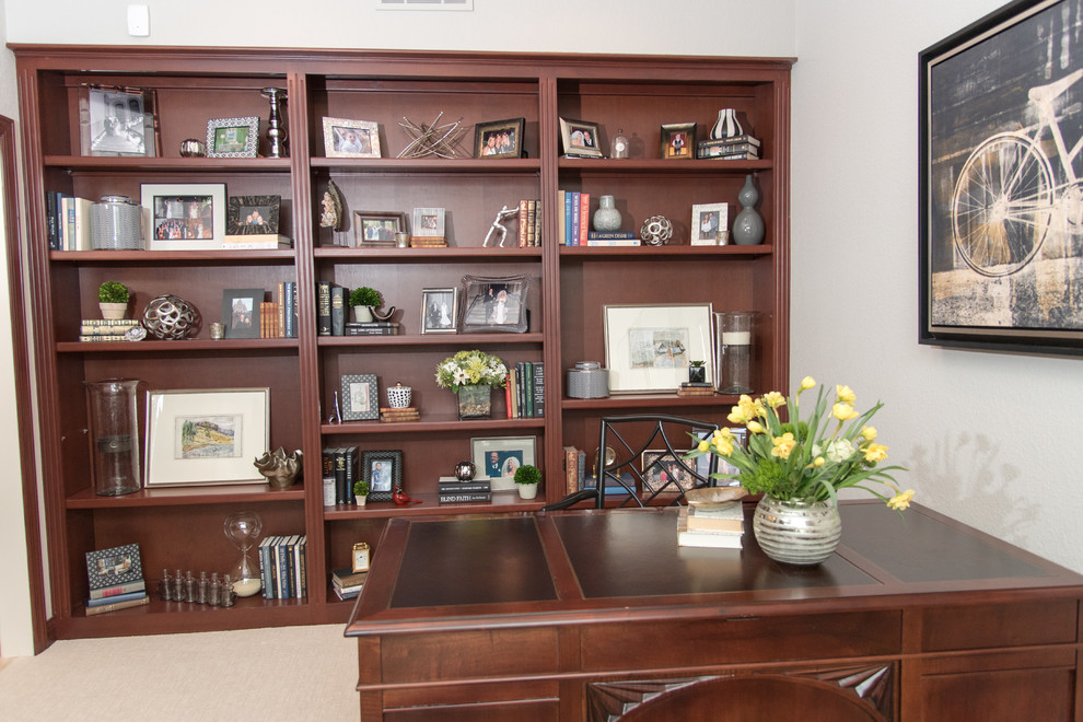 Home office - transitional home office idea
