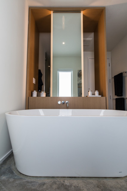 Spoonbill modern-bathroom