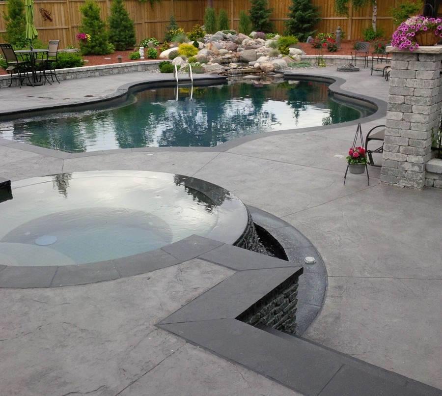 Inspiration for a modern pool remodel in Toronto