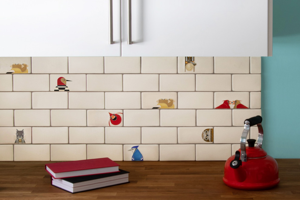 Свежая идея для дизайна: кухня в стиле ретро с фартуком из керамической плитки - отличное фото интерьера