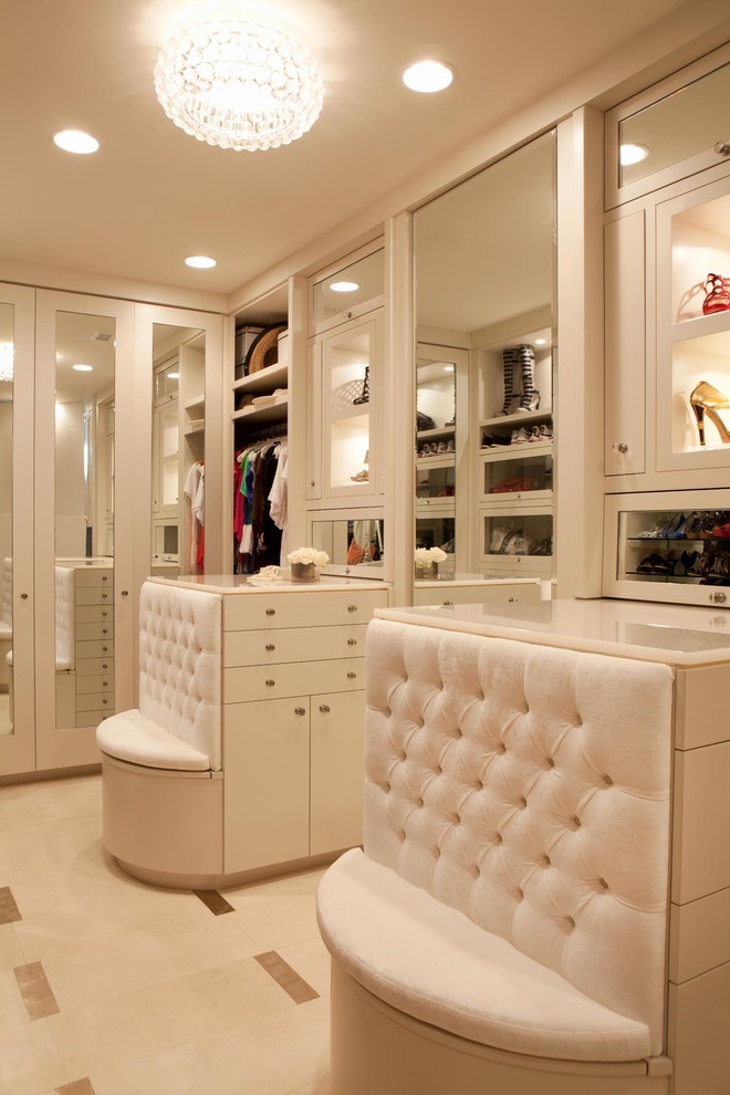 Contemporary dressing room in Los Angeles.