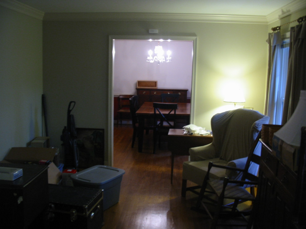Example of a transitional home design design in Richmond