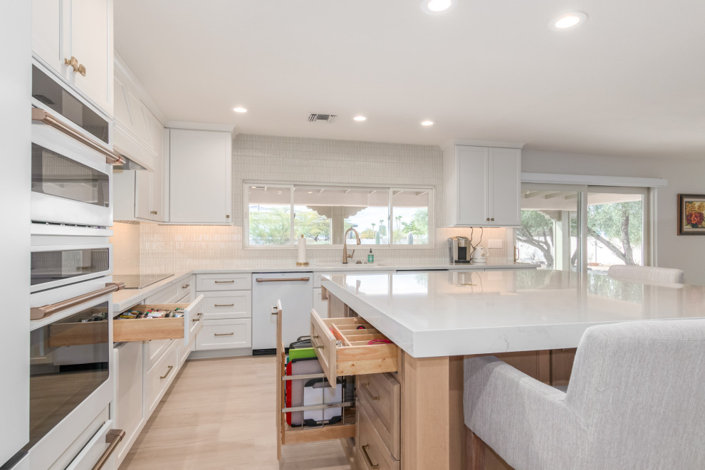 Transitional kitchen photo in Phoenix