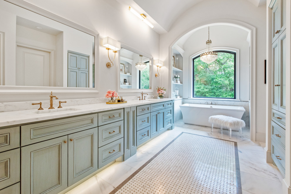 Design ideas for a traditional bathroom in Houston.
