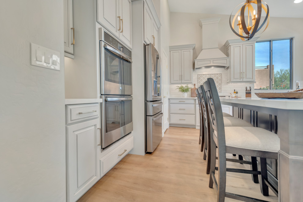 Transitional kitchen photo in Phoenix