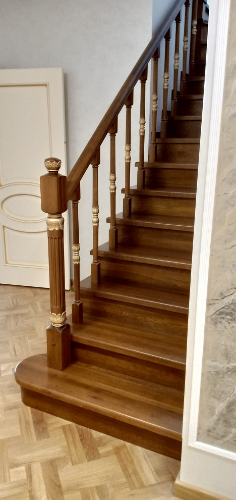 Лестница из дуба на второй этаж. Самара ул.Самарская