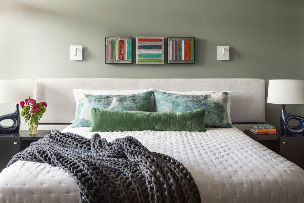 Idée de décoration pour une chambre design de taille moyenne avec un mur vert et un sol gris.