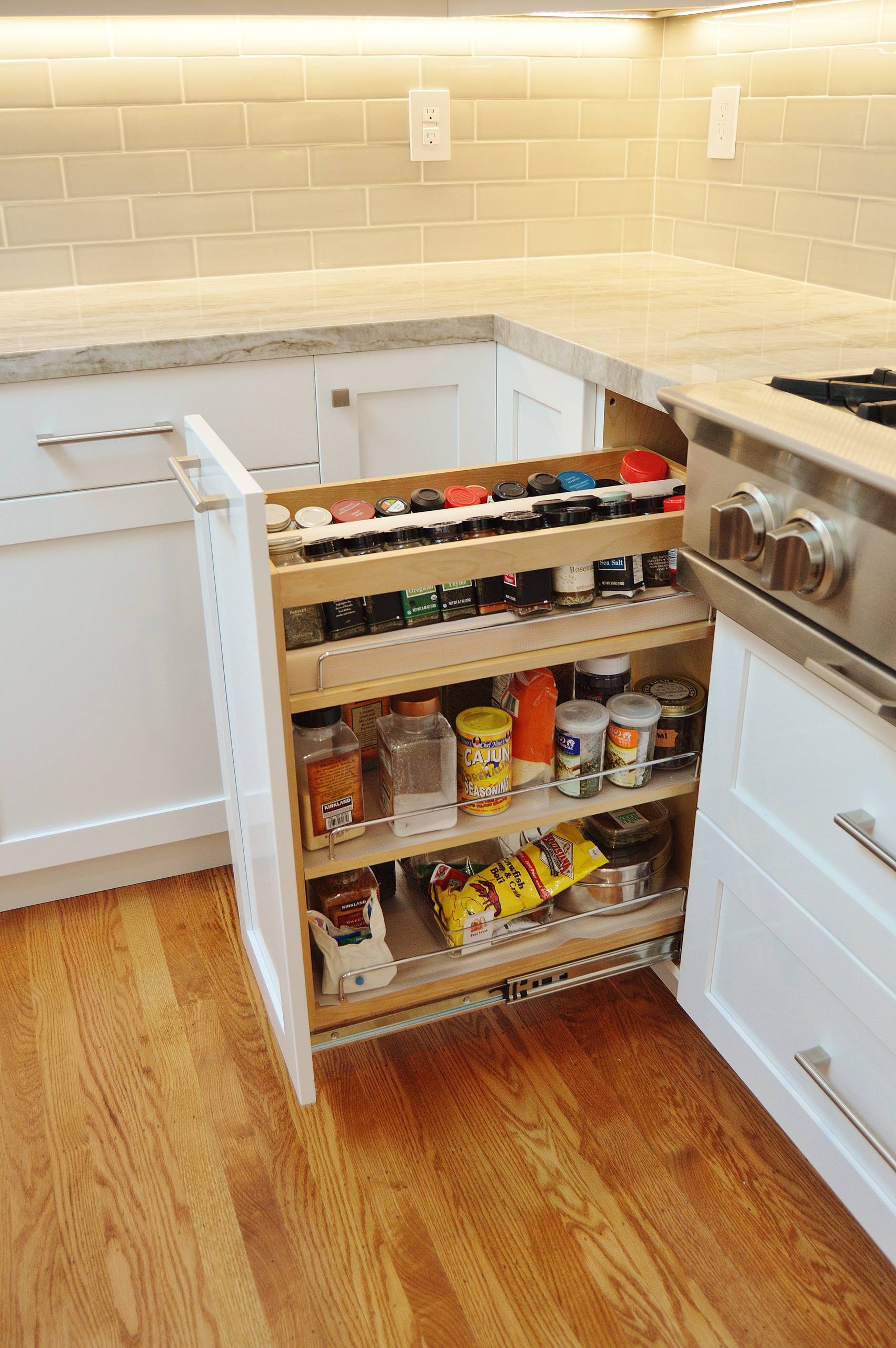 Pull out spice organizer