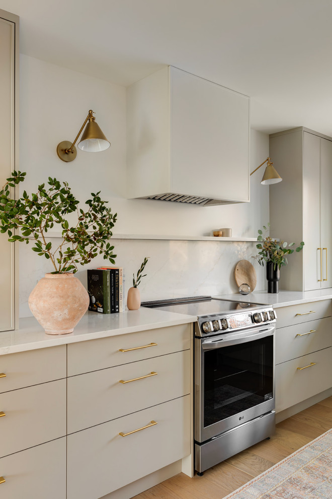 Transitional kitchen photo in Calgary