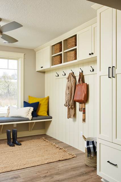 Mudroom klassisch-modern-eingang