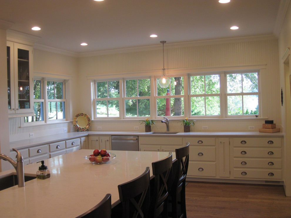 Example of a large transitional u-shaped medium tone wood floor eat-in kitchen design in DC Metro with an undermount sink, shaker cabinets, green cabinets, quartz countertops, subway tile backsplash, stainless steel appliances, an island and white countertops