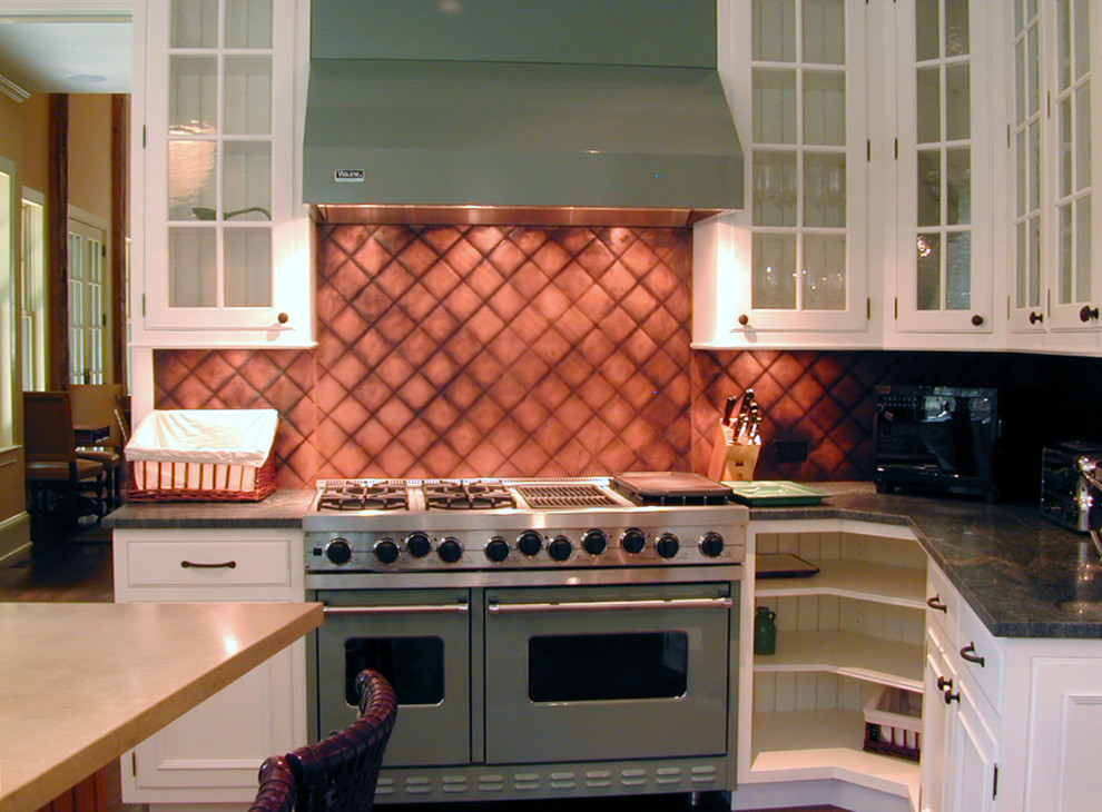 Inspiration for a contemporary eat-in kitchen in New York with orange splashback and metal splashback.