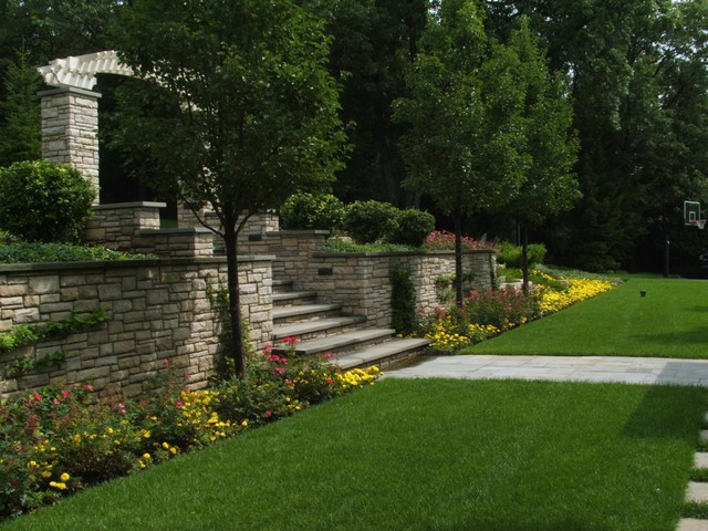 Milieu Design traditional-garden