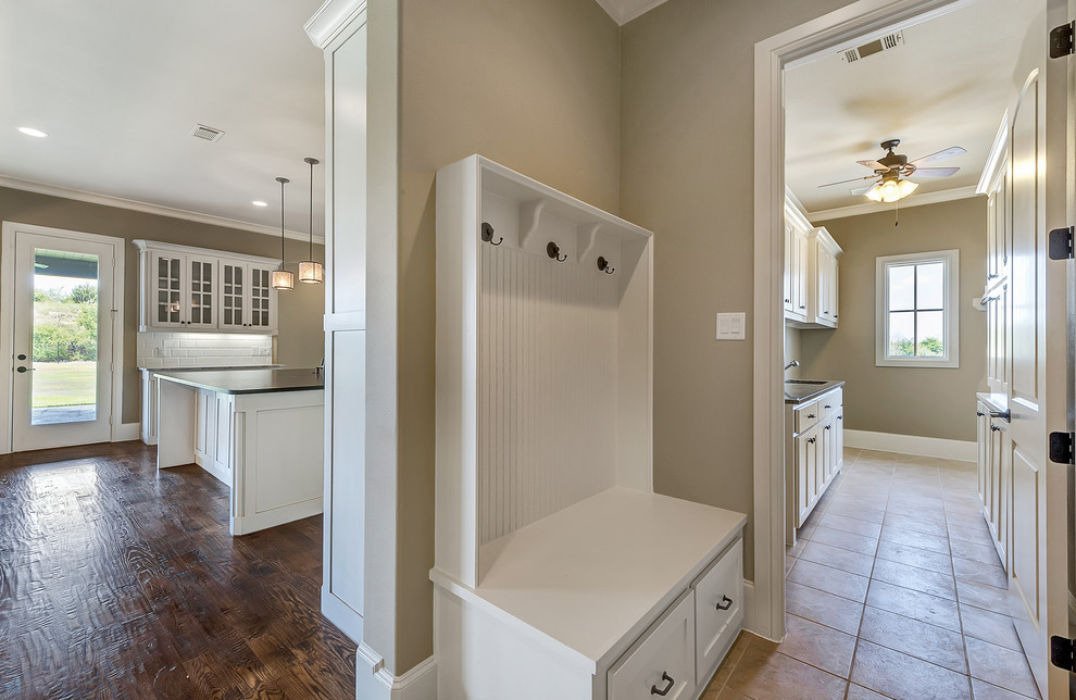This is an example of a traditional laundry room in Dallas.