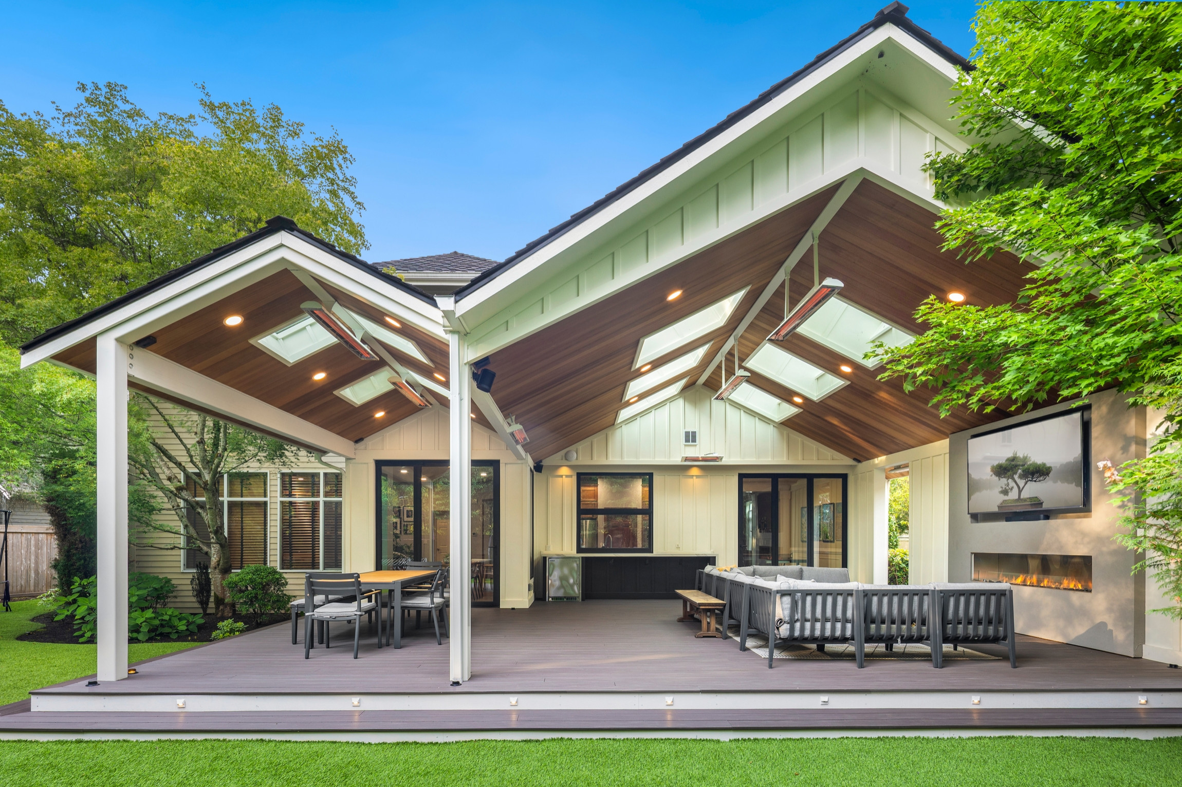 Sammamish Contemporary Outdoor Living