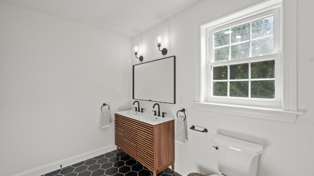 Grayling Custom Home clasico-renovado-cuarto-de-bano