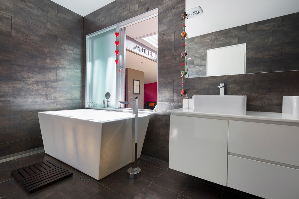 Inspiration for a contemporary bathroom in Sydney.