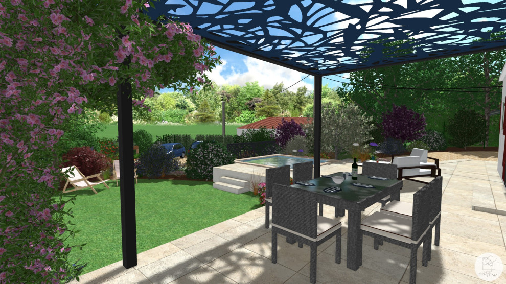 Идея дизайна: маленький солнечный участок и сад в средиземноморском стиле с с перголой и хорошей освещенностью для на участке и в саду