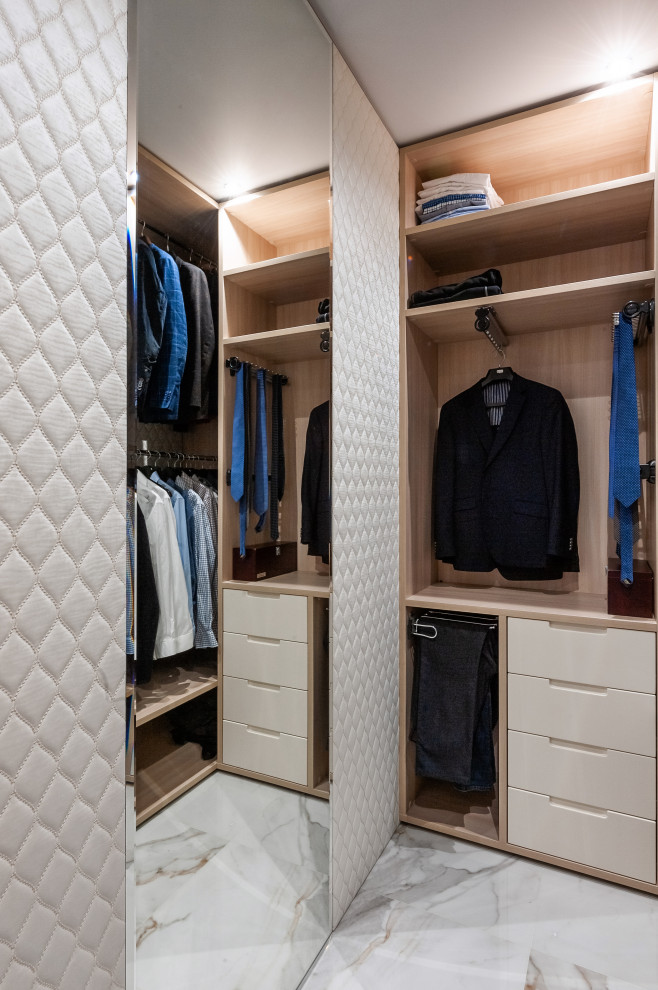 Inspiration for a transitional gender-neutral walk-in wardrobe in Novosibirsk with flat-panel cabinets, white cabinets and white floor.