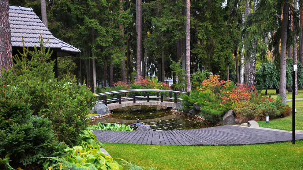 Сад с водоемом в КП " Сосновый Бор"