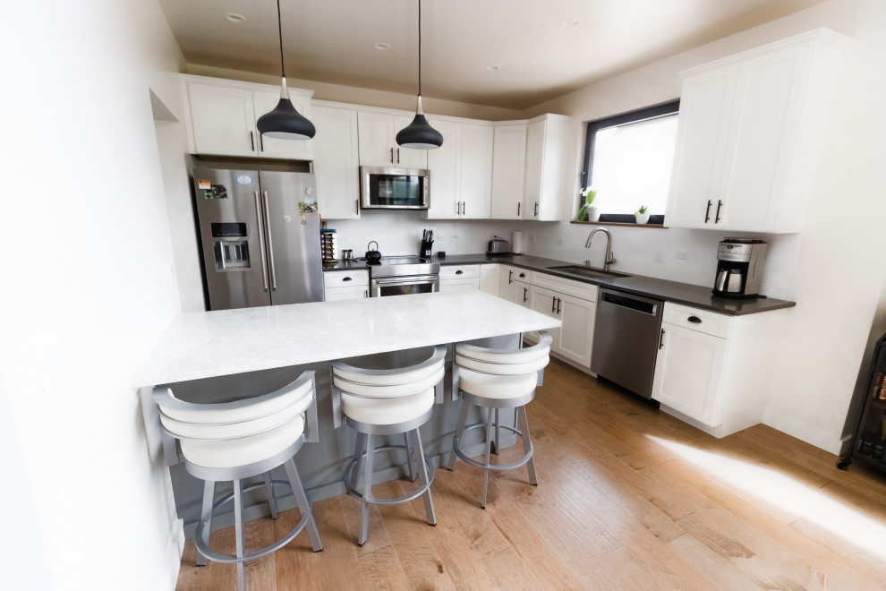 Home design - large modern home design idea