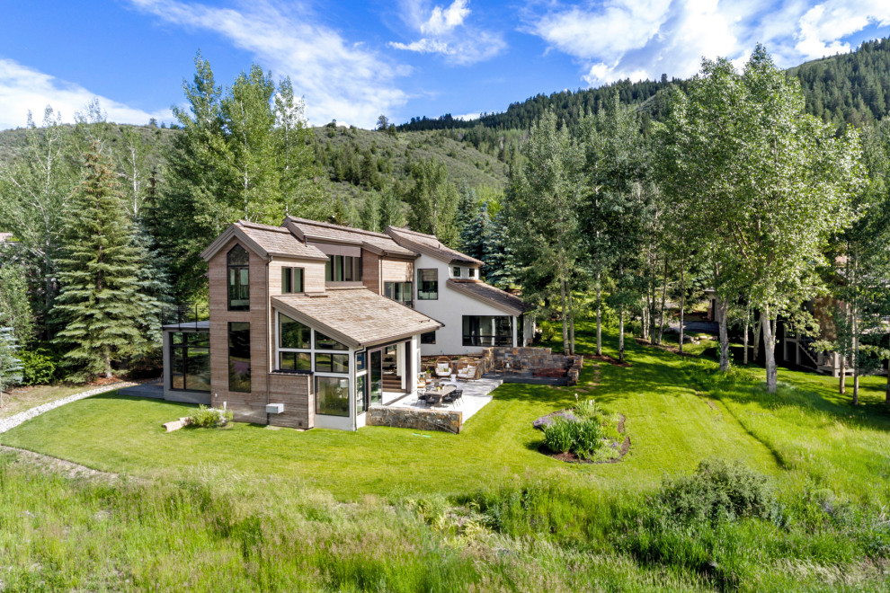 Mountain style home design photo in Denver