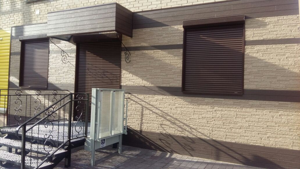 Облицовка входной группы фиброцементными панелями Nichiha