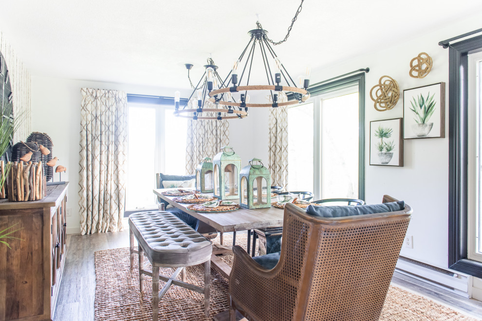Example of a transitional home design design in Toronto