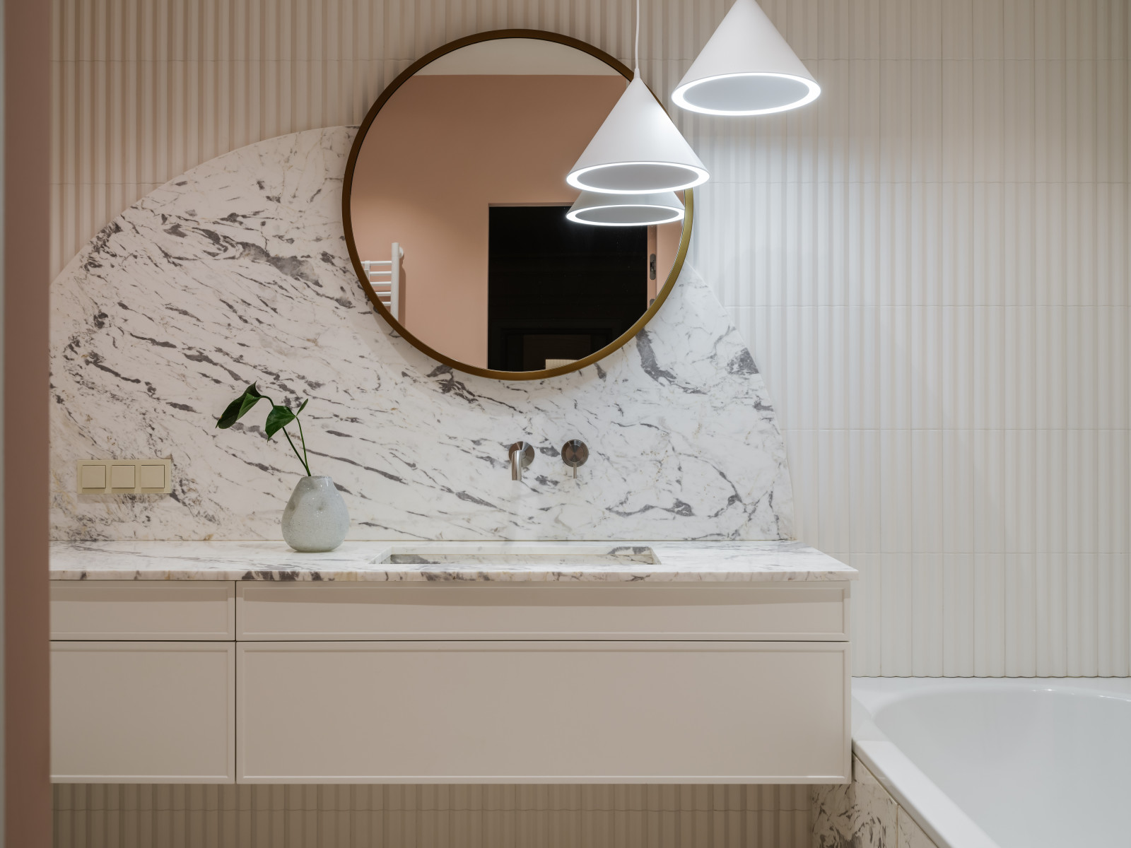 Французское настроение и мотивы шинуазри: семейная квартира