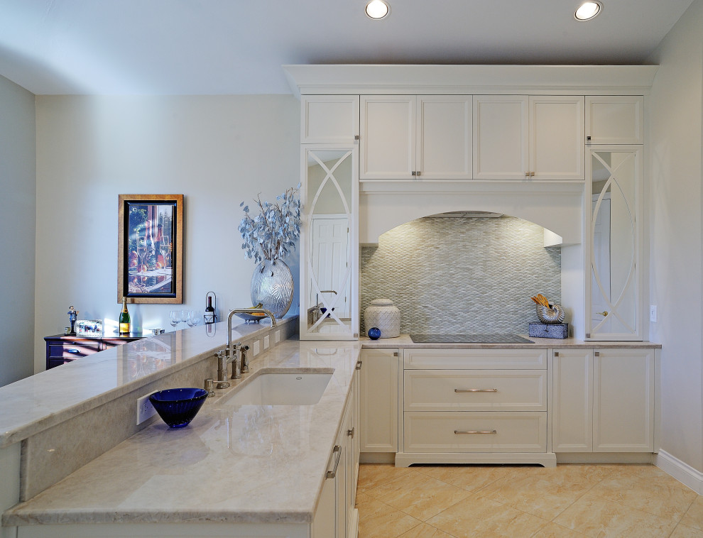 Kitchen - kitchen idea in Miami