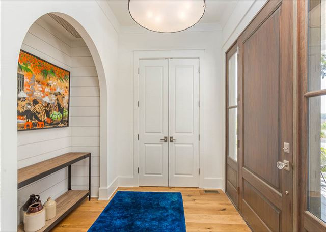 Example of a transitional home design design in Jacksonville