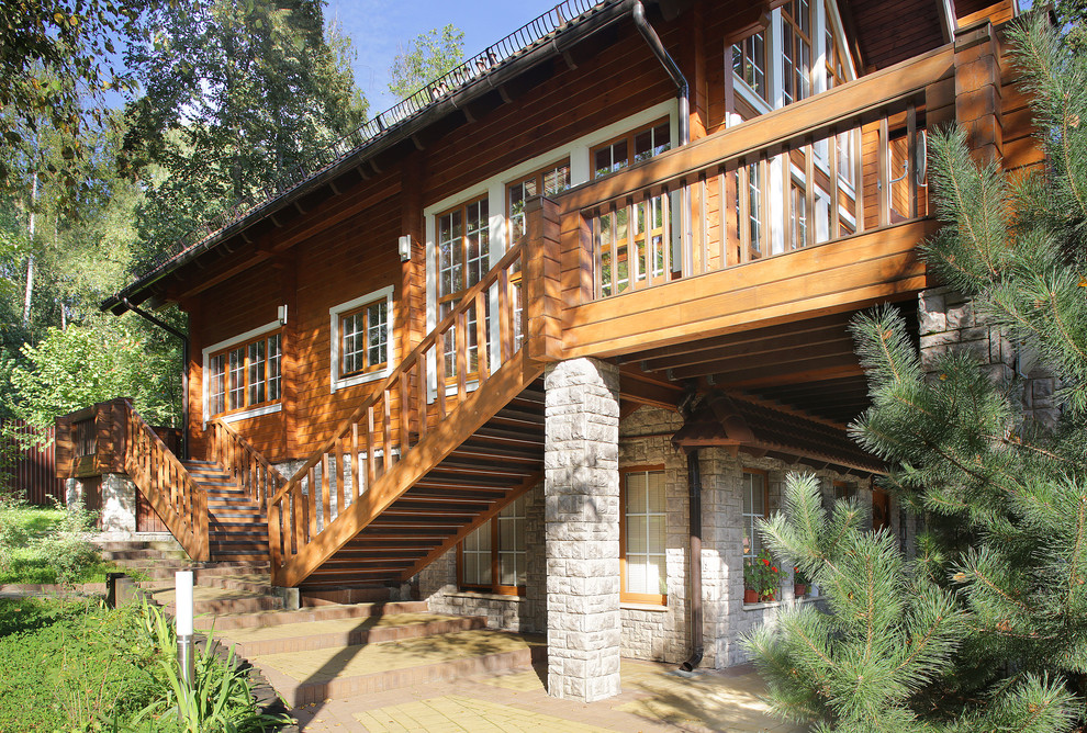 Дом из клееного бруса с цокольным этажом и американской террасой