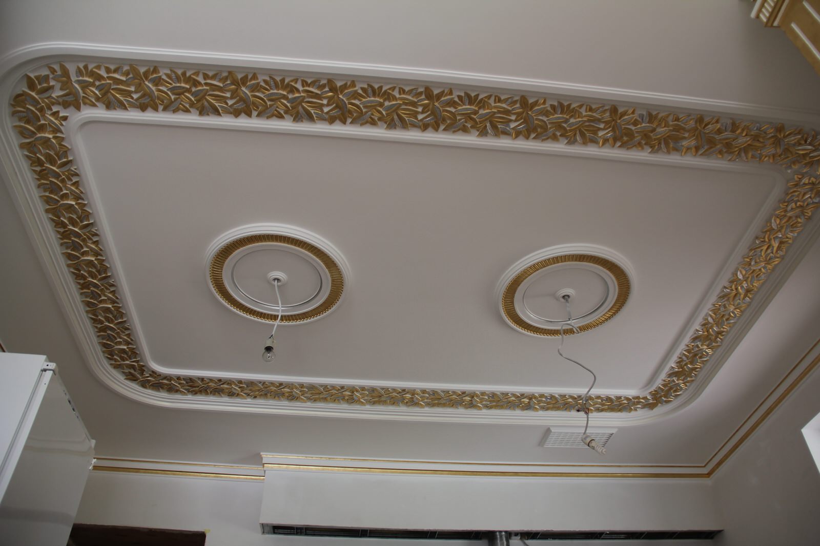 Позолота лепного декора