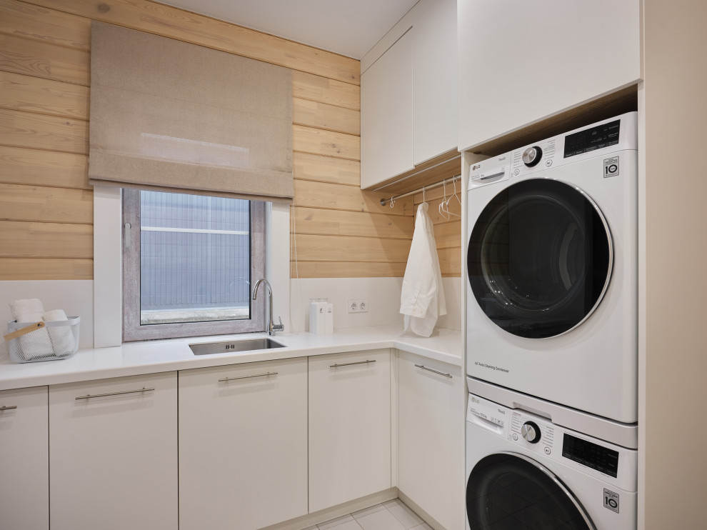 Интерьер двухэтажного дома из клееного бруса со вторым светом