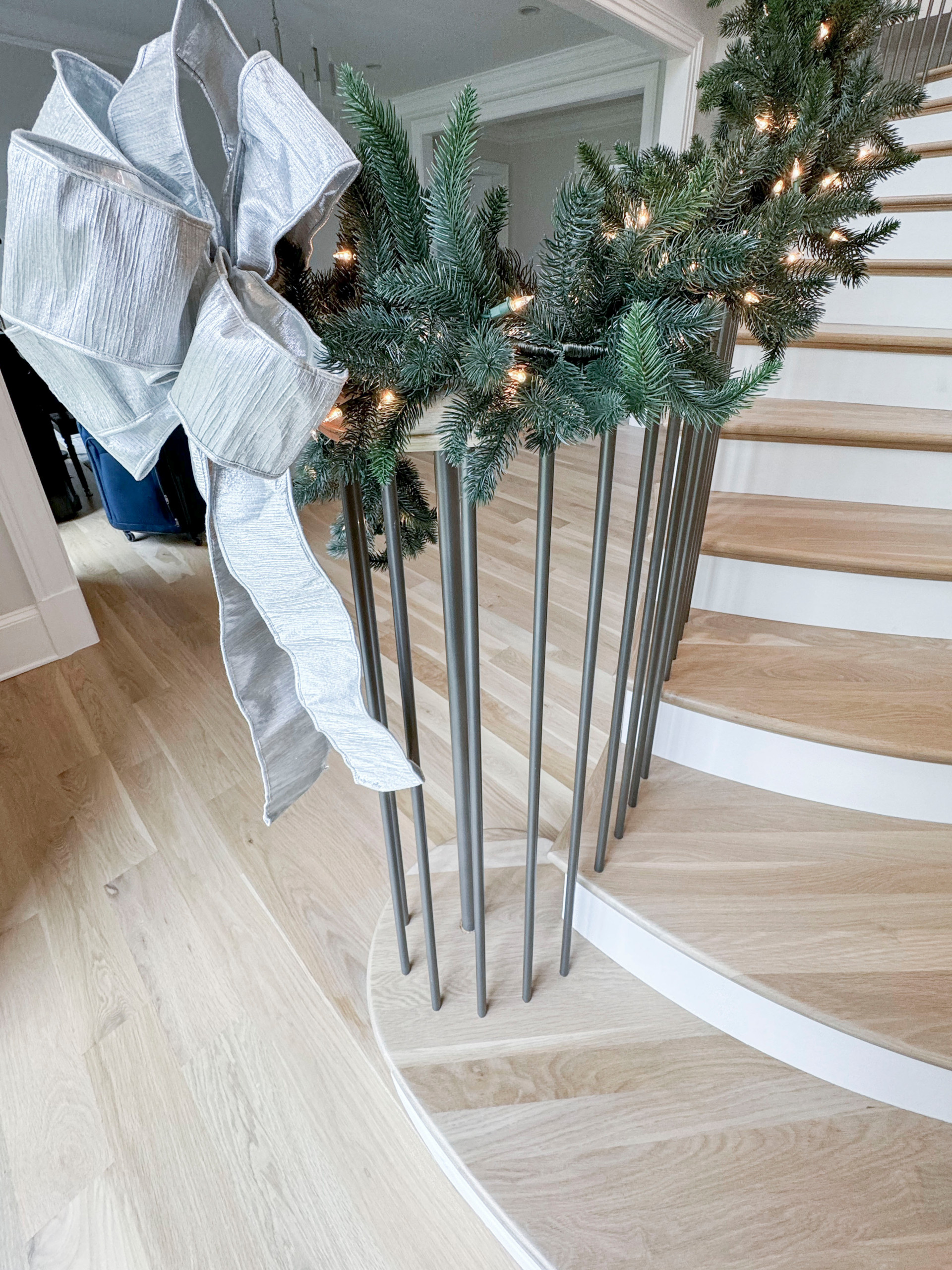 116_Elegant & Eye-catching Curved Staircase, Leesburg VA 20175