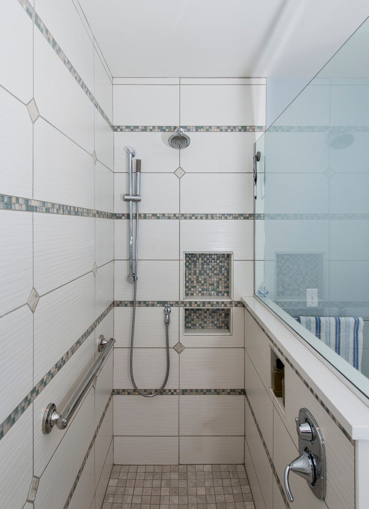 Mid-sized traditional bathroom in Other with an undermount sink, flat-panel cabinets, white cabinets, engineered quartz benchtops, a corner shower, a two-piece toilet, beige tile, porcelain tile, blue walls, porcelain floors and a niche.
