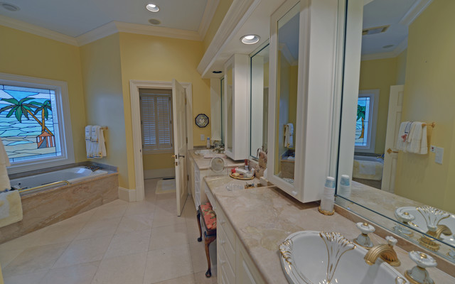 Sea Island Georgia Estate Homes mediterran-badezimmer