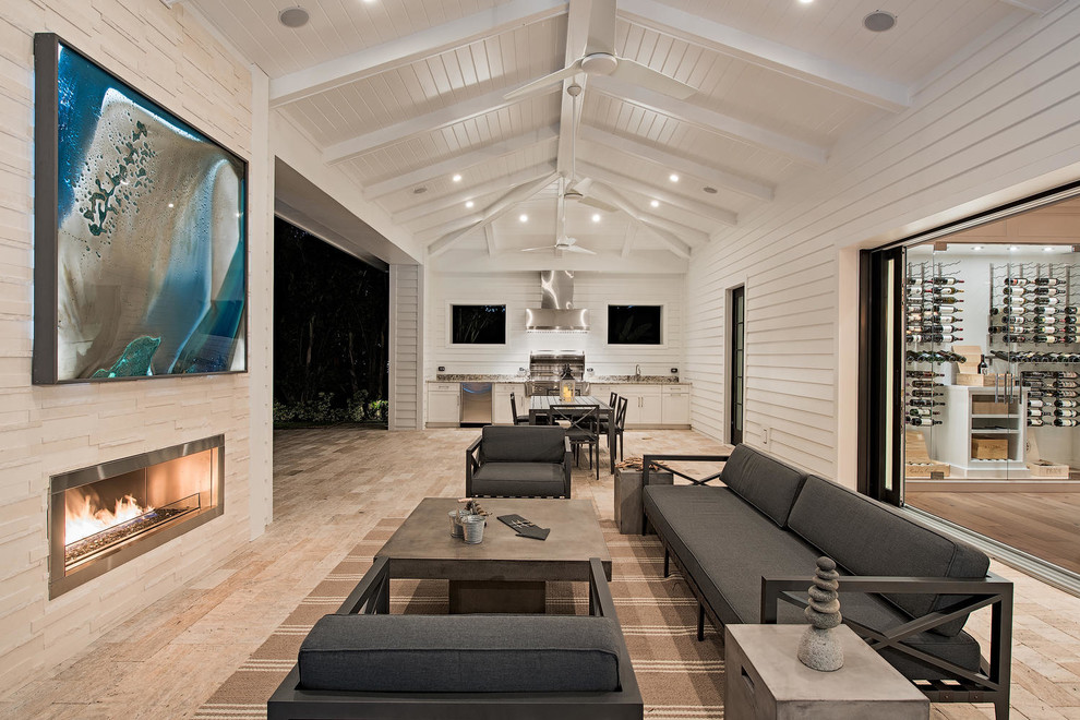 This is an example of a country patio in Miami with a roof extension.