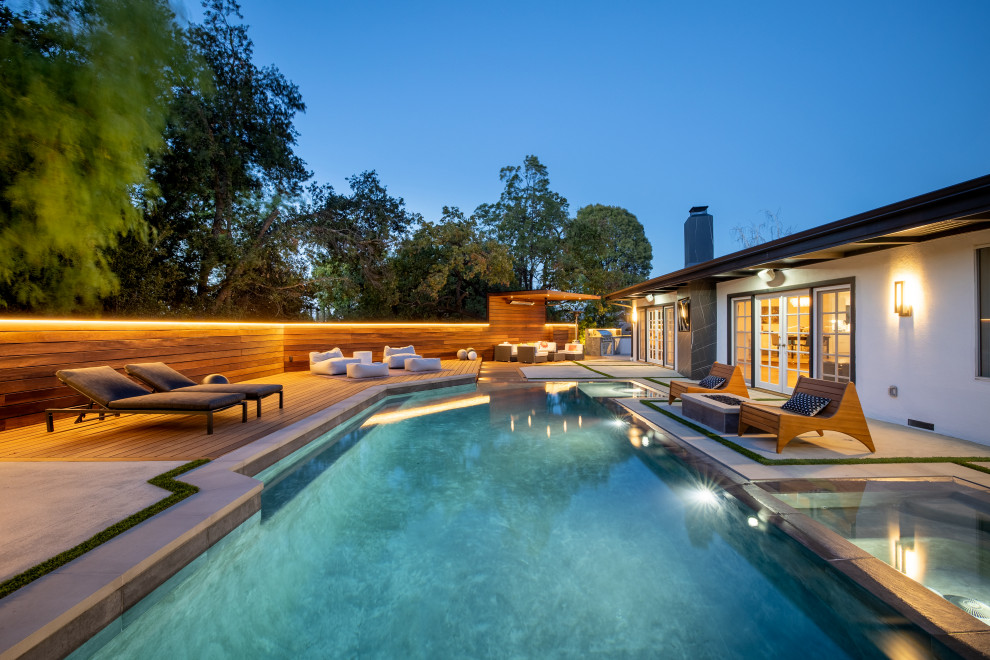 Design ideas for a contemporary swimming pool in Los Angeles.