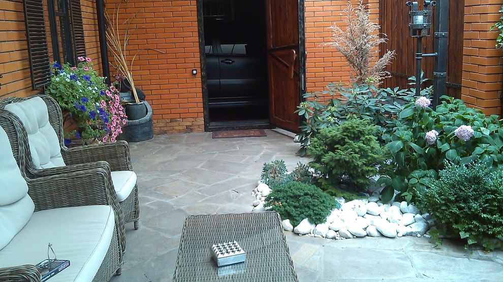 Домик среди старых дач