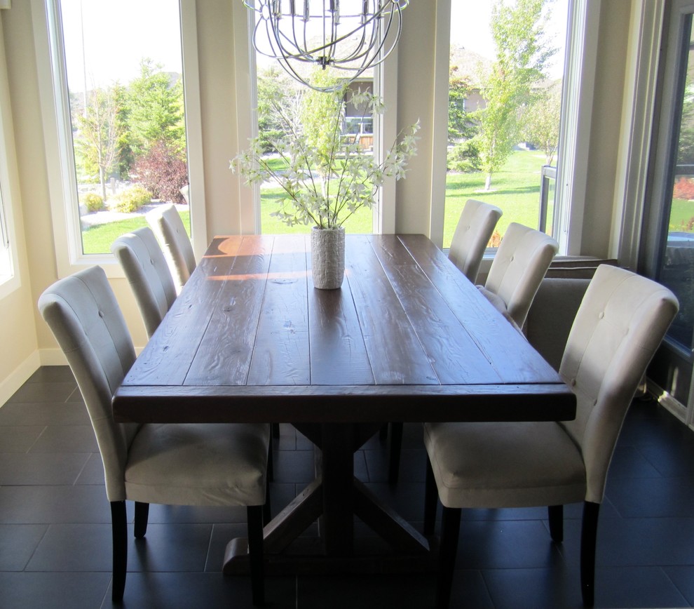 Dining room - rustic dining room idea