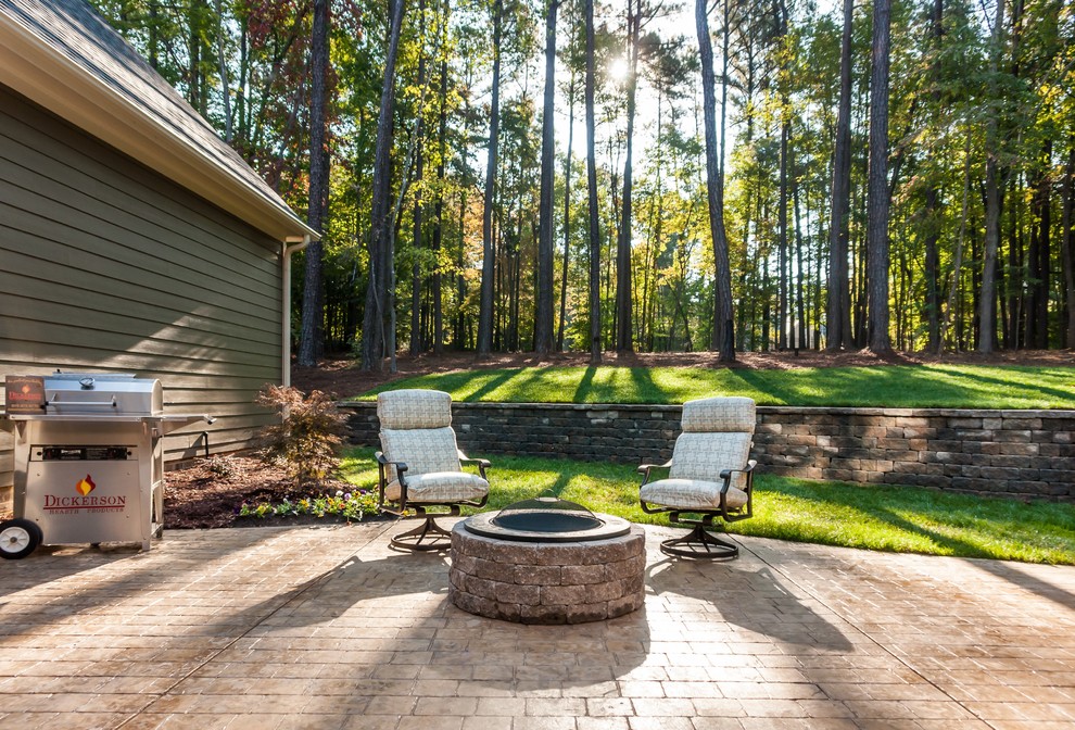 This is an example of a traditional patio in Raleigh.