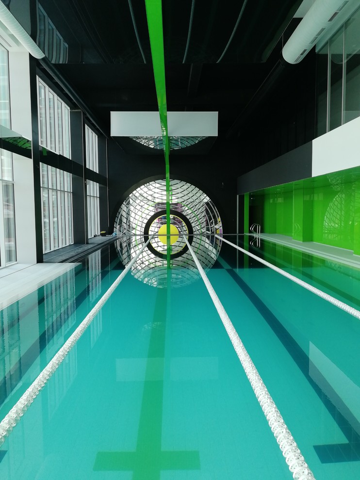 Декоративное стеклянное панно с печатью на стене