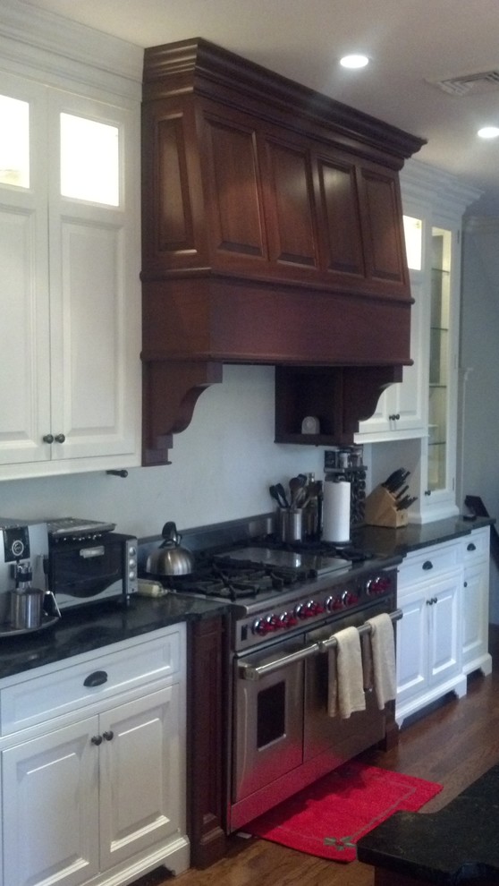 Inspiration for a traditional kitchen in Boston.